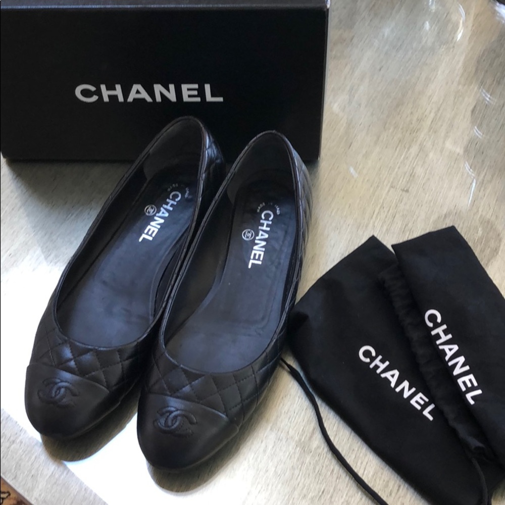 Chanel flat black lambskin size 42